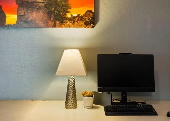 Enjoy The In 1bd With Amenities *